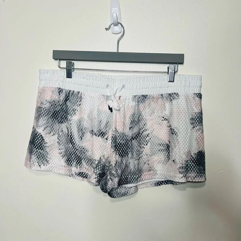 Fabletics Bristol Shorts NWT! Sz XL 14-16 Pink Gray White Camo Mesh Overlay